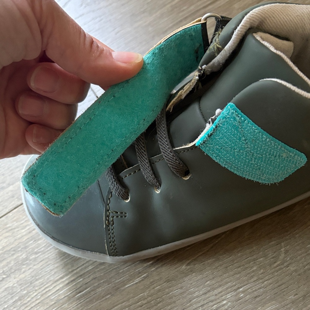 Kids High-Top Sneakers in Olive Green with Teal Pull Tab - Picture 5 of 5